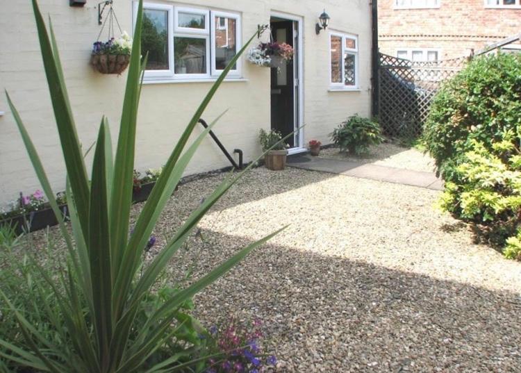 9 Bromleys Court Villa Church Stretton Exterior photo